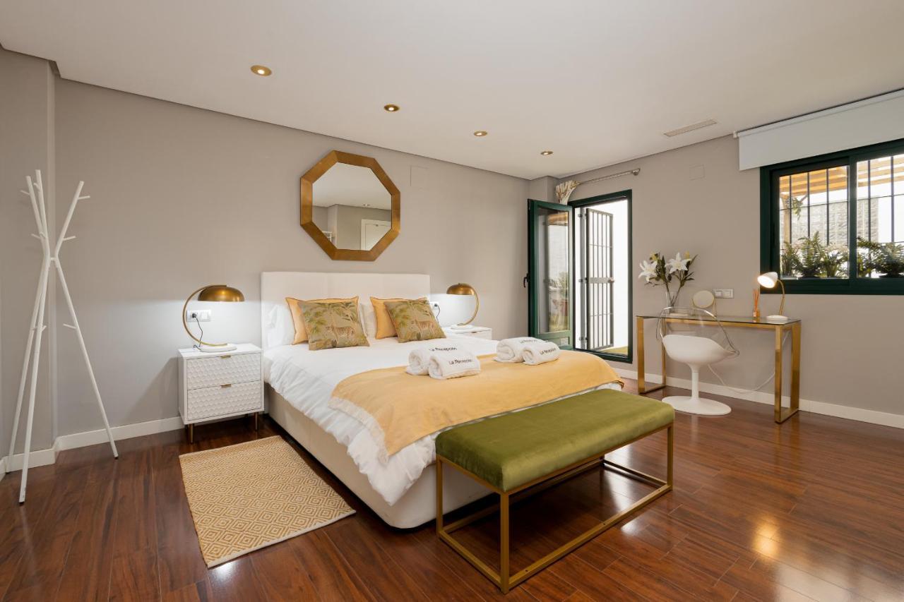 Appartement C30 Deluxe Studio With Terrace Into Cathedral Square à Málaga Extérieur photo