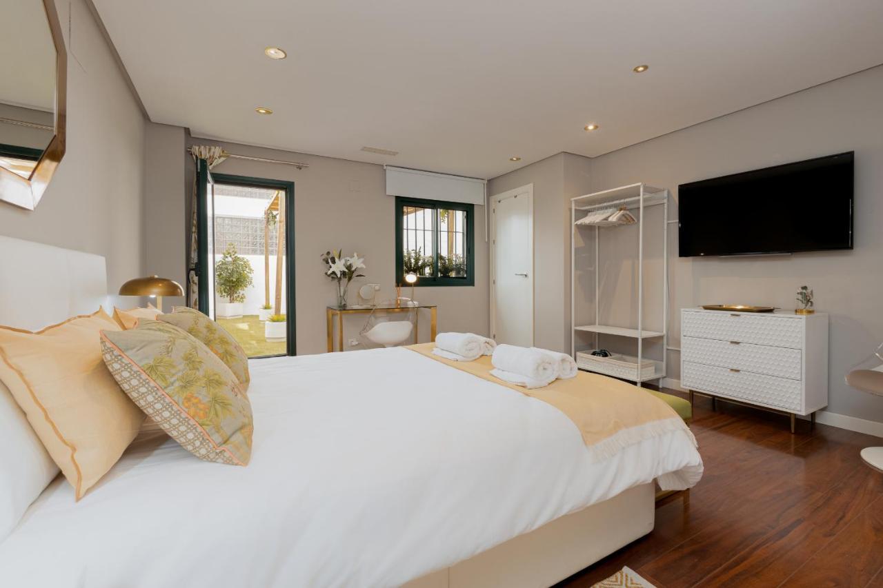 Appartement C30 Deluxe Studio With Terrace Into Cathedral Square à Málaga Extérieur photo